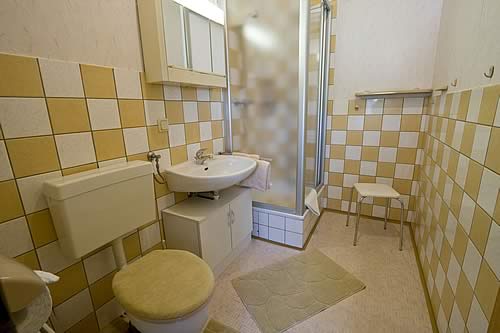 Bad mit Dusche/WC